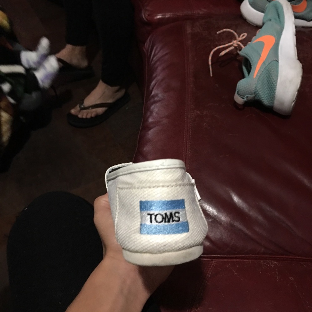 Toms - Picture 4 of 5